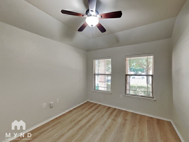 Building Photo - 5833 Zachary Scott St