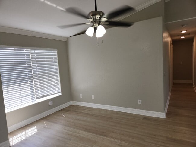 Building Photo - 827 NE 23rd Terrace