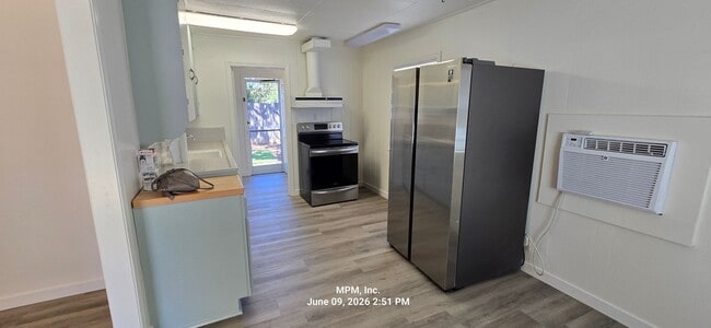Building Photo - Large 1 bed 1 bath home on its own lot