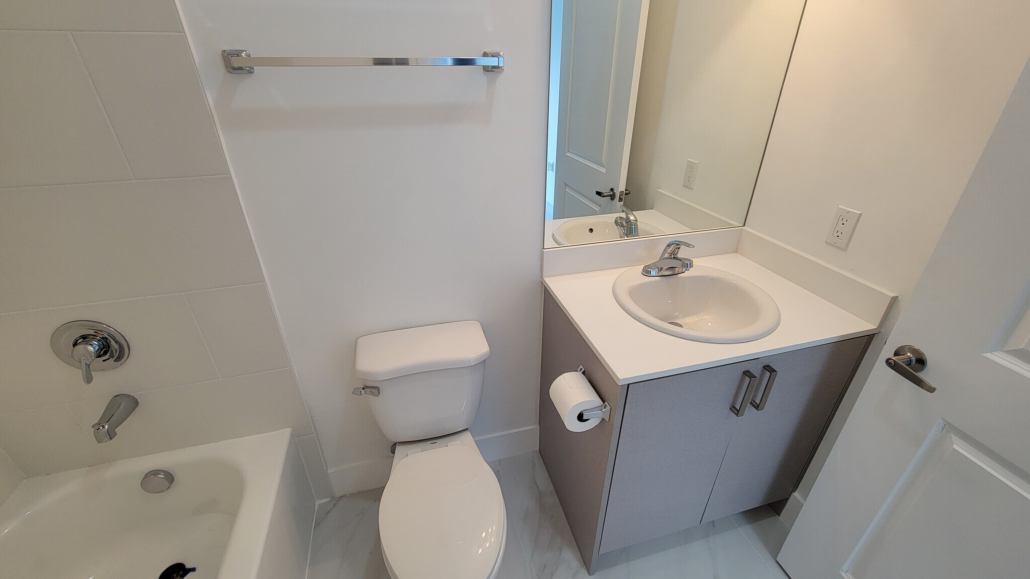 Building Photo - 1380 W 30th St