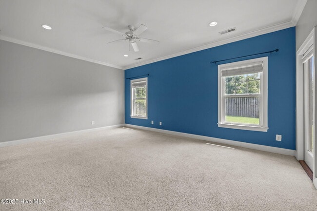 Building Photo - 227 Silver Creek Loop