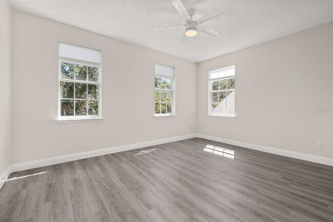 Building Photo - 212 Ficus St