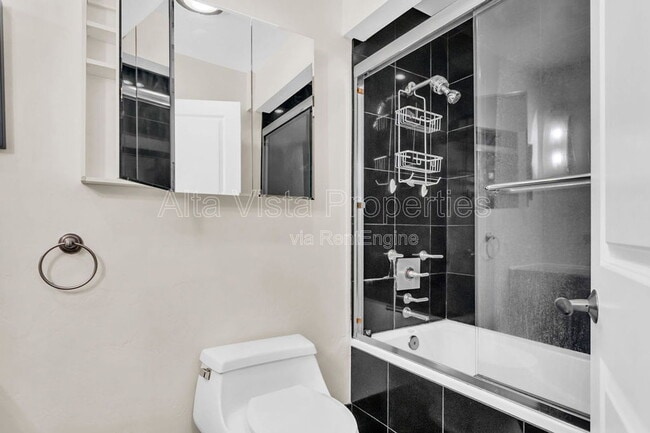 Building Photo - 935 Genter St