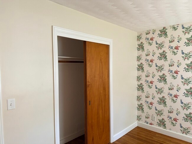 Building Photo - 28 Robinhood Rd