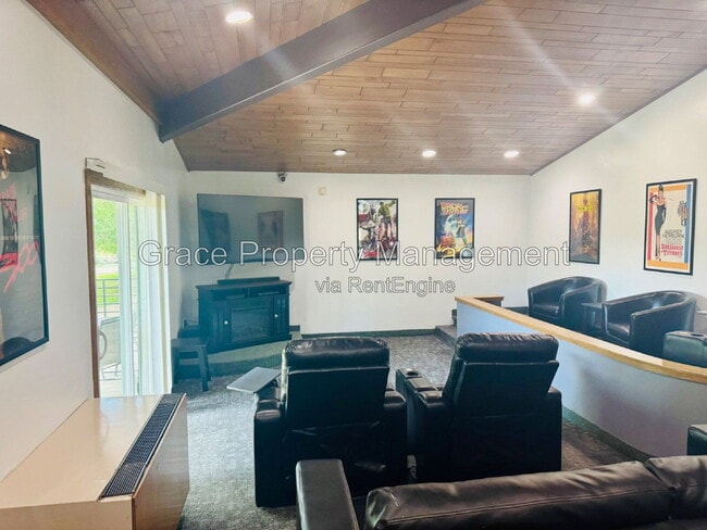 Building Photo - 501 Golden Cir