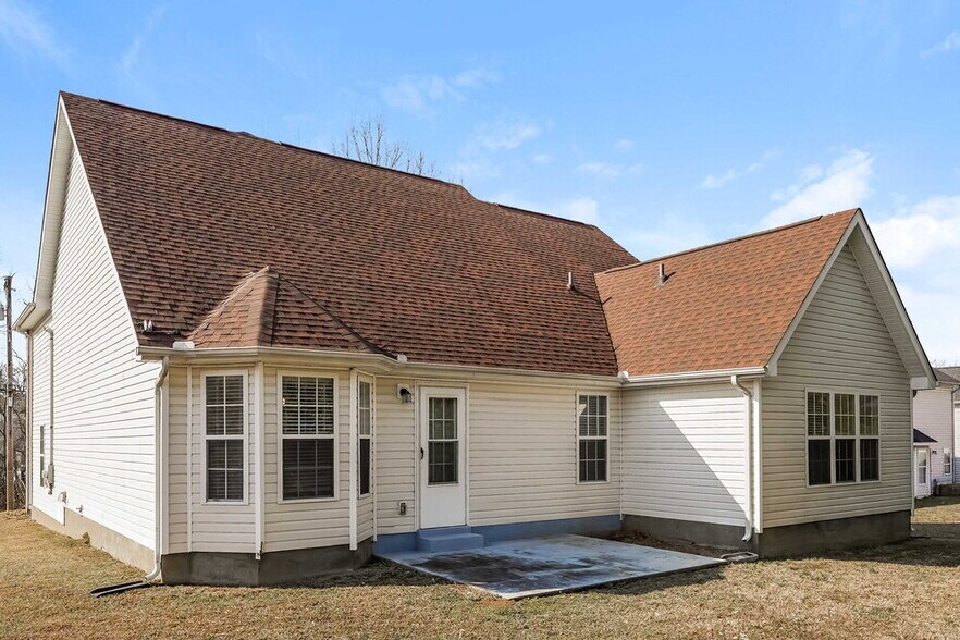 Building Photo - 110 Lyndhurst Dr