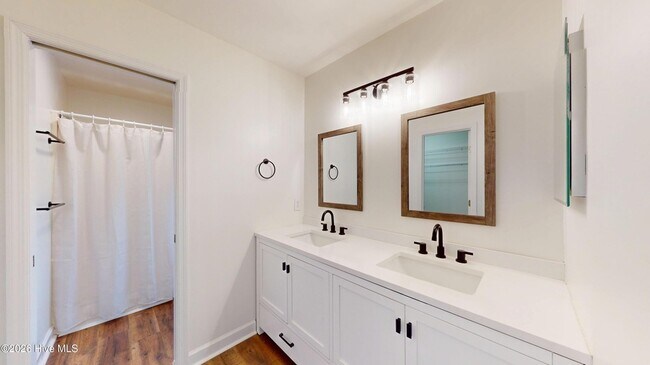 Building Photo - 1245 Monticello Dr