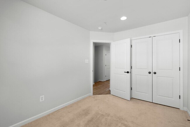 Building Photo - 3 Bed 2.5 Bath - Clarksburg Townhouse - Attached 2 Car Garage