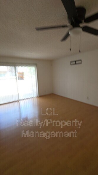 Building Photo - 1452 E 5th St