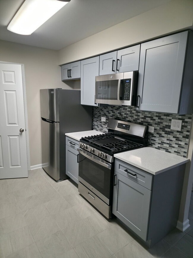 Building Photo - 412 E Bailey Rd