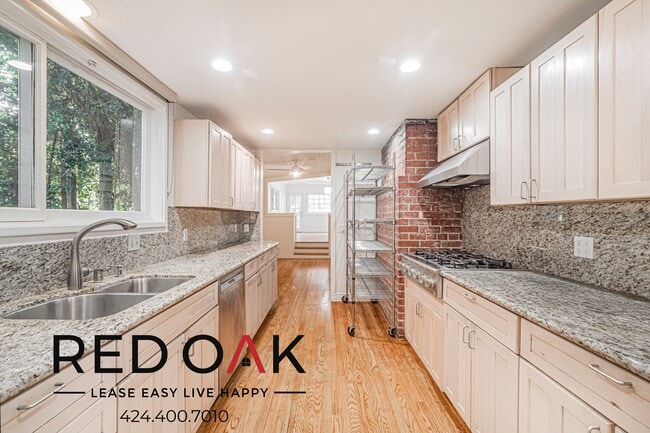 Building Photo - 2421 California Ave