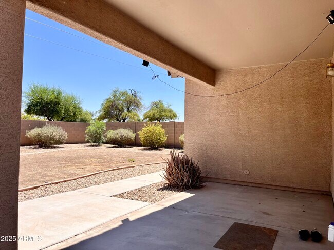 Building Photo - 1825 E Aloe Pl