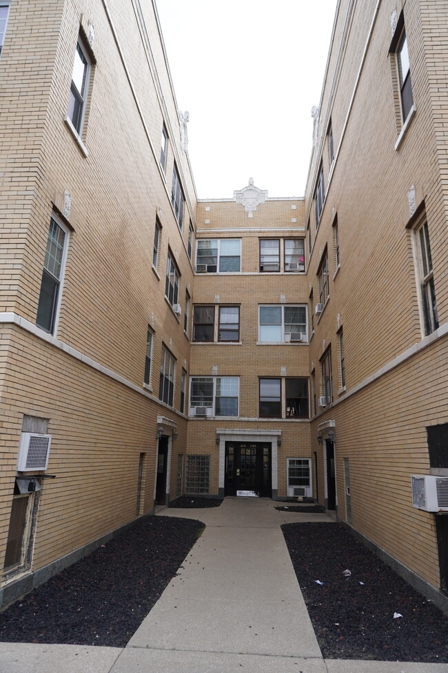 Building Photo - 6318 W Cermak Rd