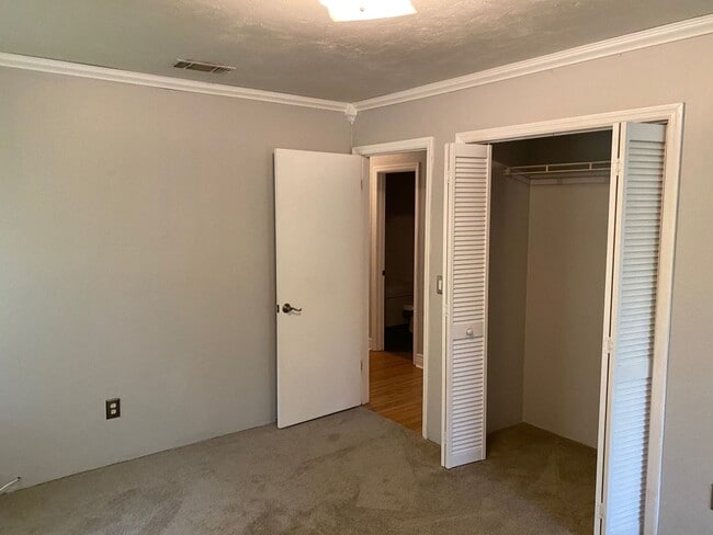 Building Photo - Single family home!