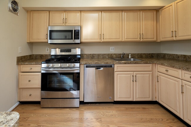 Building Photo - 327 Homeland Southway