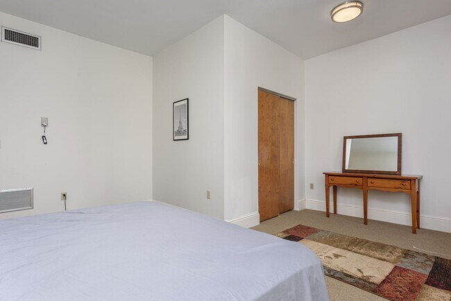 Building Photo - 132 State St