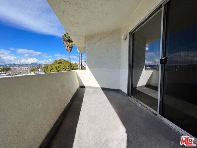 Building Photo - 1426 Orange Grove Ave