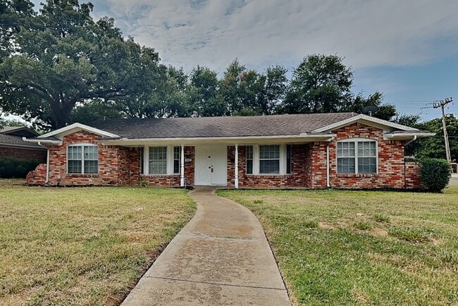 Building Photo - 7108 Ellis Rd