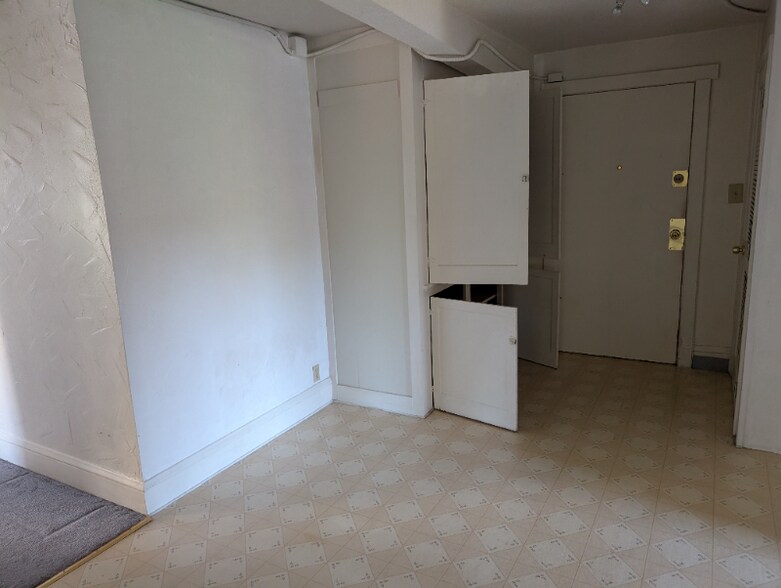 Building Photo - 1717 SE Clatsop St