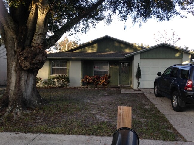 Building Photo - 3027 Cedaridge Dr