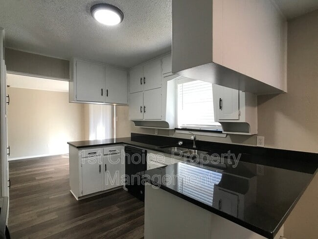 Building Photo - 6040 Blueridge Dr