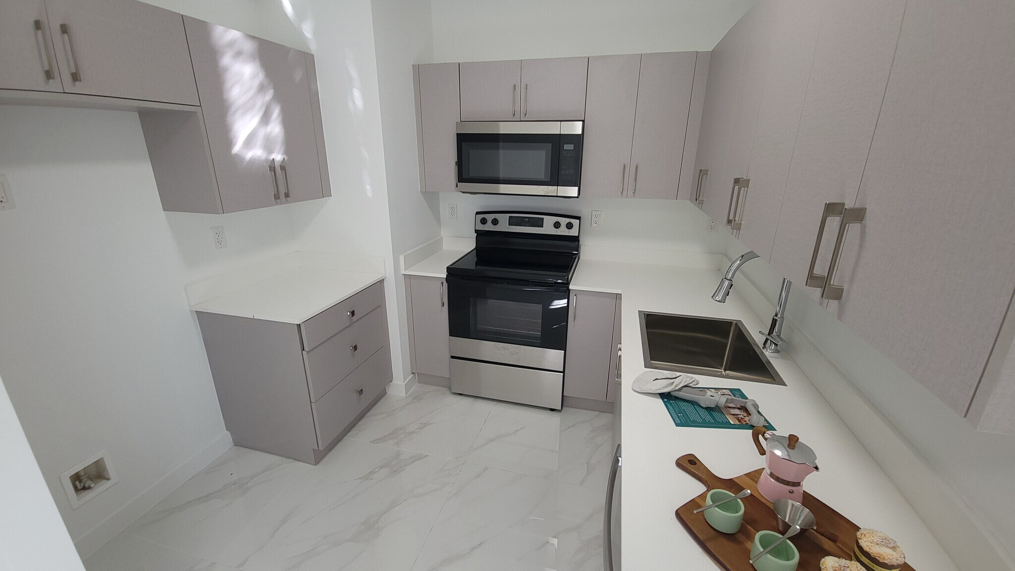 Building Photo - 502 E 24th St