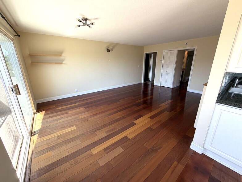Building Photo - 2308 Schader Dr