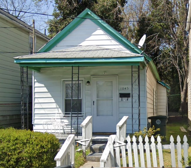 Building Photo - 1045 30th St