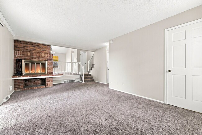 Building Photo - $2,940.95 - 3 bed 2.5 bath Home in Centennial with Central AC, and Great Backyard Space!