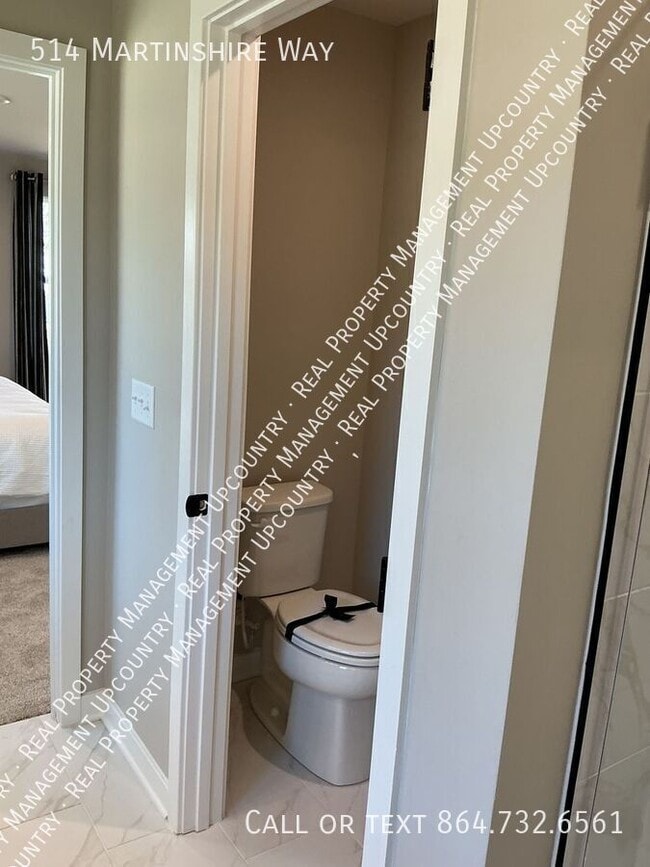 Building Photo - 514 Martinshire Way