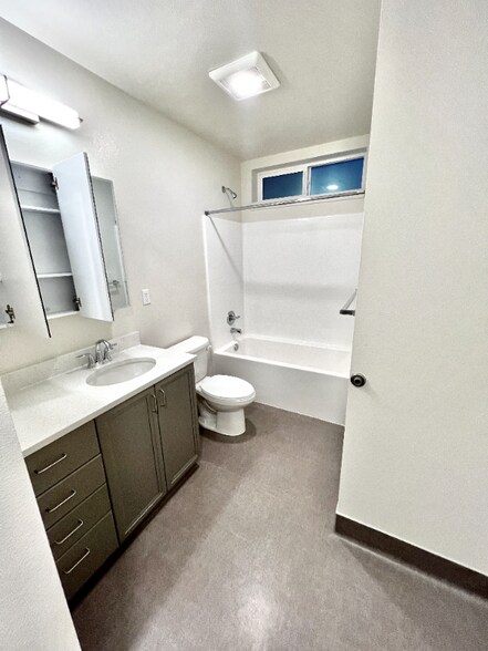 Building Photo - 2330 Yakima Ct