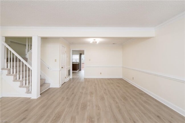 Building Photo - 670 Lord Dunmore Dr