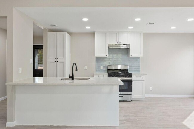 Building Photo - 9604 Crown Ridge Rd