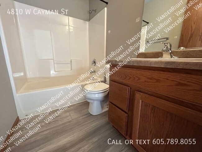 Building Photo - 4810 W Cayman St