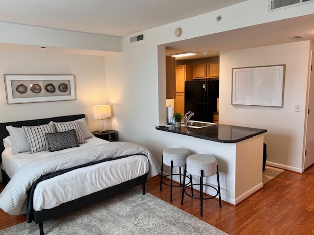 Defined sleeping area seperated from full kitchen - 350 G St SW