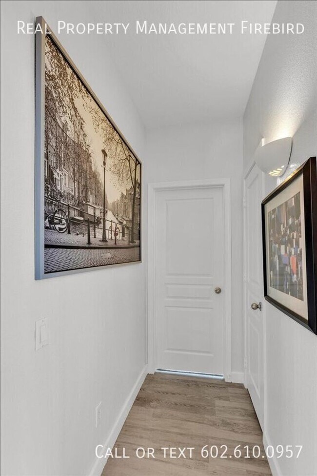 Building Photo - 4921 S Vista Pl