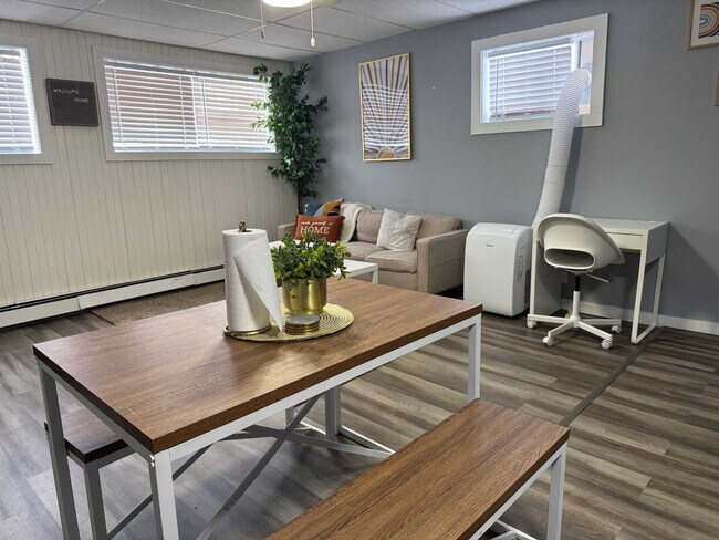 Building Photo - 508 Elm St