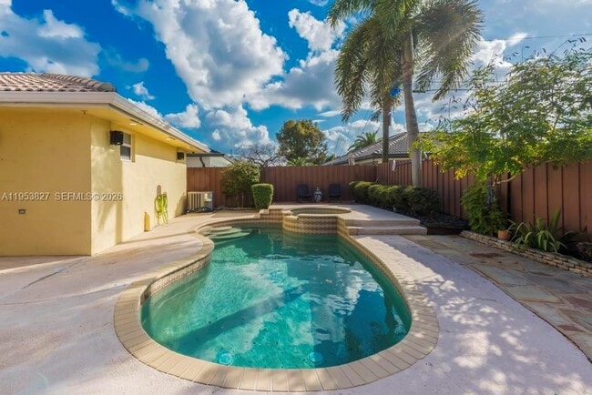 Building Photo - 4370 SW 82nd Ave