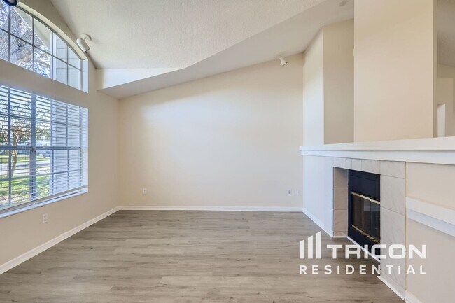 Building Photo - 1049 Providence Ln