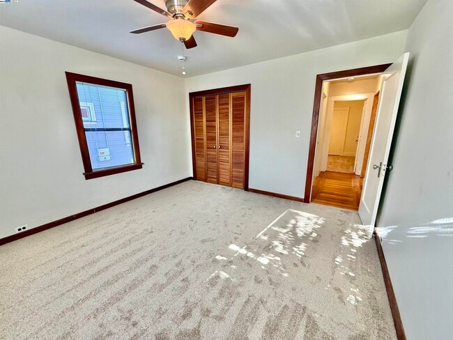 Building Photo - 252 Stoakes Ave