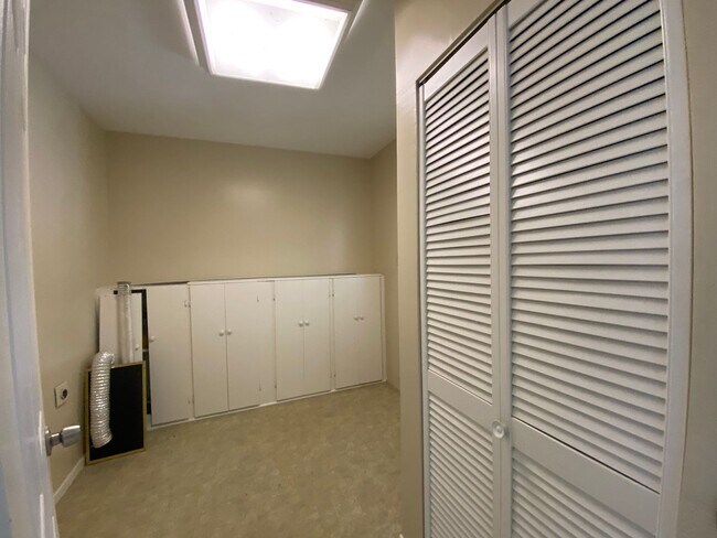 Building Photo - Action Properties RES Inc offering- Central Roseville - 2 Bed, 1 Bath - Separate Living and Famil...