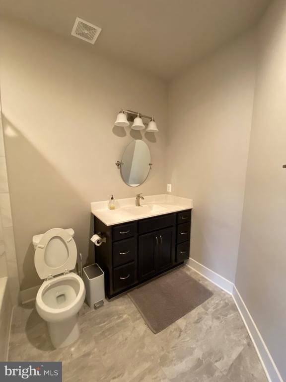 Building Photo - 2233 N Underwood St