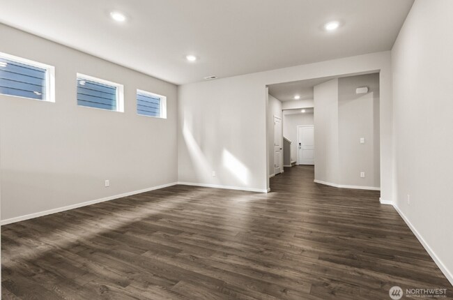 Building Photo - For rent