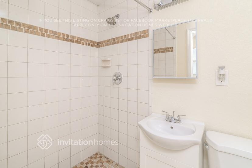 Building Photo - 10771 63rd Ave N