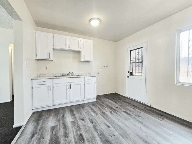 Building Photo - 231 E 89th St