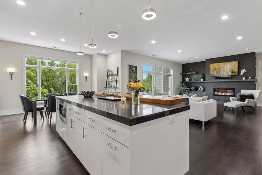 Ideal for entertaining - 935 Lake St E