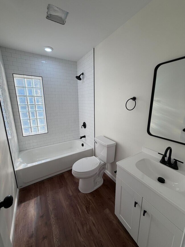 Building Photo - 2080 E 5th Ave