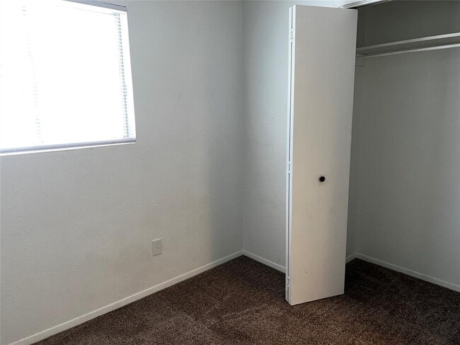 Building Photo - 807 Plumpton Dr
