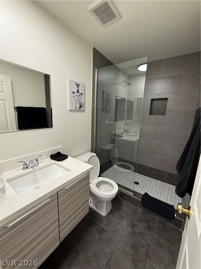 Building Photo - 5576 W Rochelle Ave.