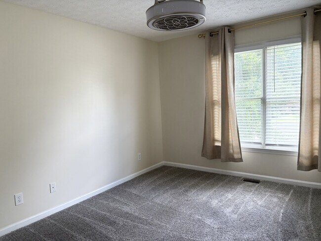 Building Photo - 501 Hearthstone Ridge